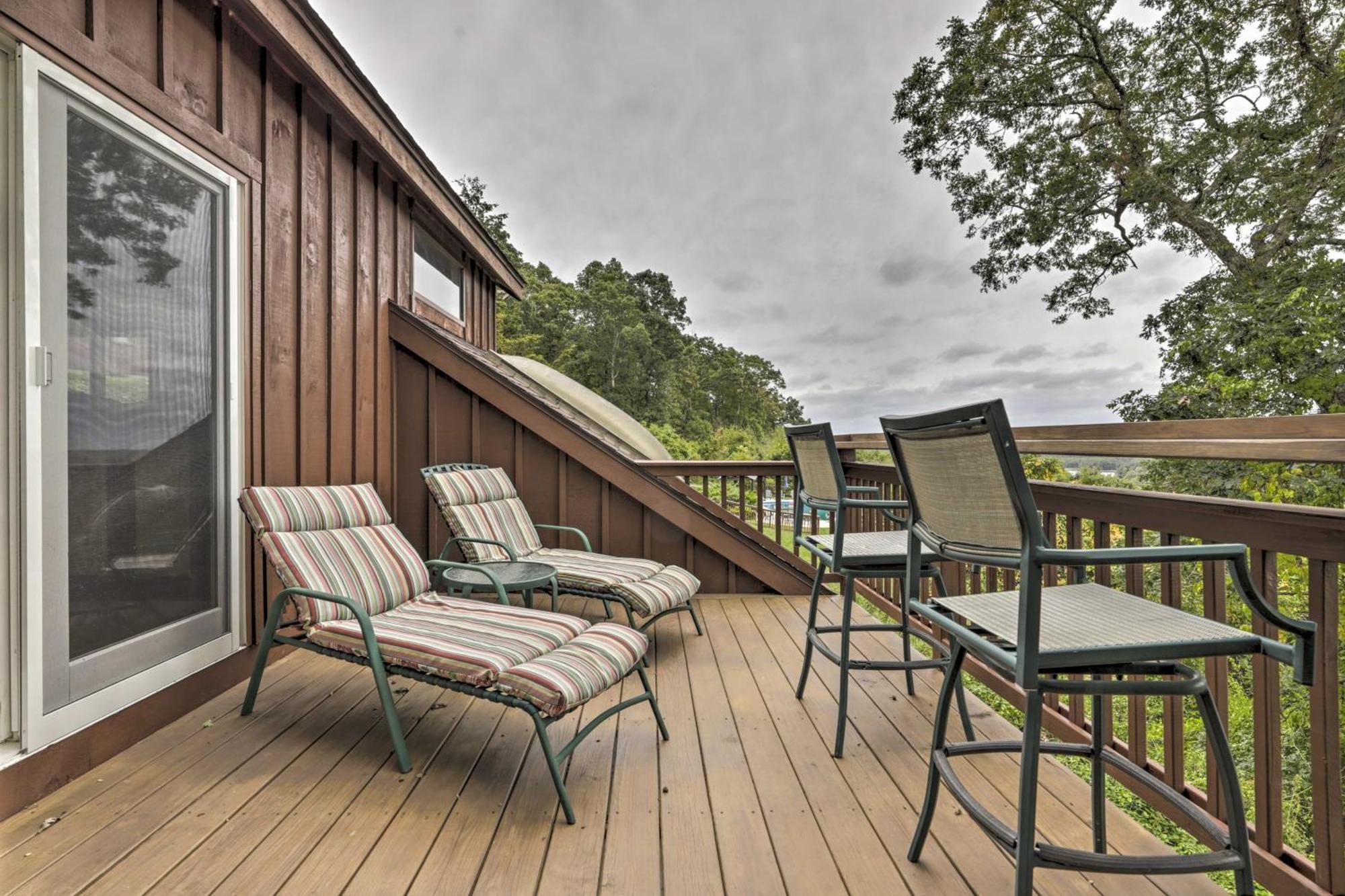 Private Guest House With Deck And Spectacular Views! Uncasville Zewnętrze zdjęcie