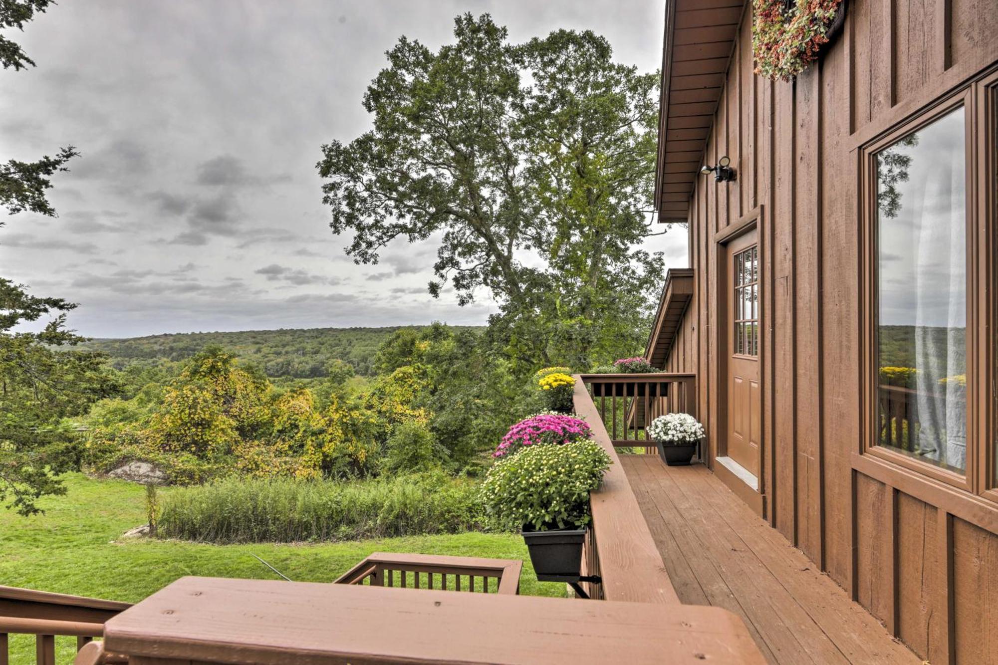 Private Guest House With Deck And Spectacular Views! Uncasville Zewnętrze zdjęcie