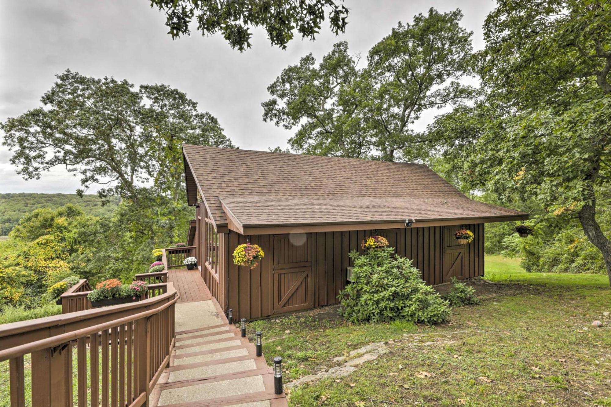 Private Guest House With Deck And Spectacular Views! Uncasville Zewnętrze zdjęcie